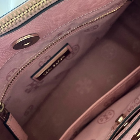 Tory Burch Robinson double zip bag - Picture 7 of 16